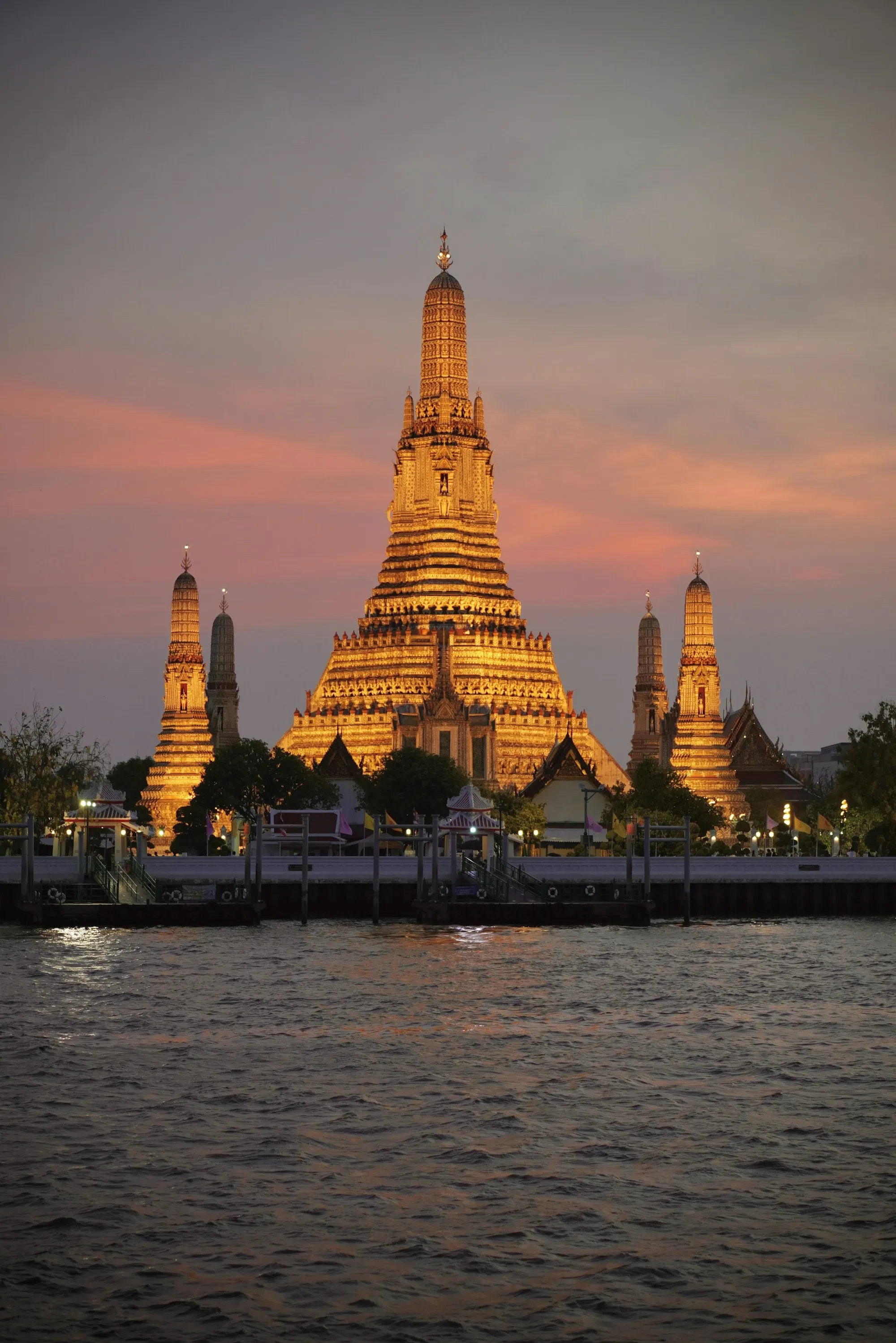 Wat Arun (Temple of Dawn)